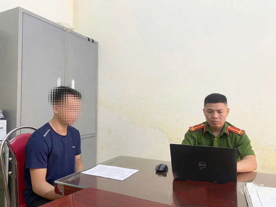 Giả danh công an để 'đánh bóng' bản thân, thanh niên bị phạt 12,5 triệu đồng Giả danh công an để 'đánh bóng' bản thân, thanh niên bị phạt 12,5 triệu đồng