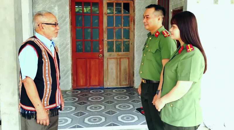 Già làng Đinh Văn Thép - tấm gương sáng của bản làng Cơtu bên dốc Kiền Già làng Đinh Văn Thép - tấm gương sáng của bản làng Cơtu bên dốc Kiền