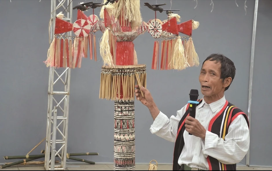 Già làng người Co giữ hồn văn hóa, mở đường thoát nghèo
