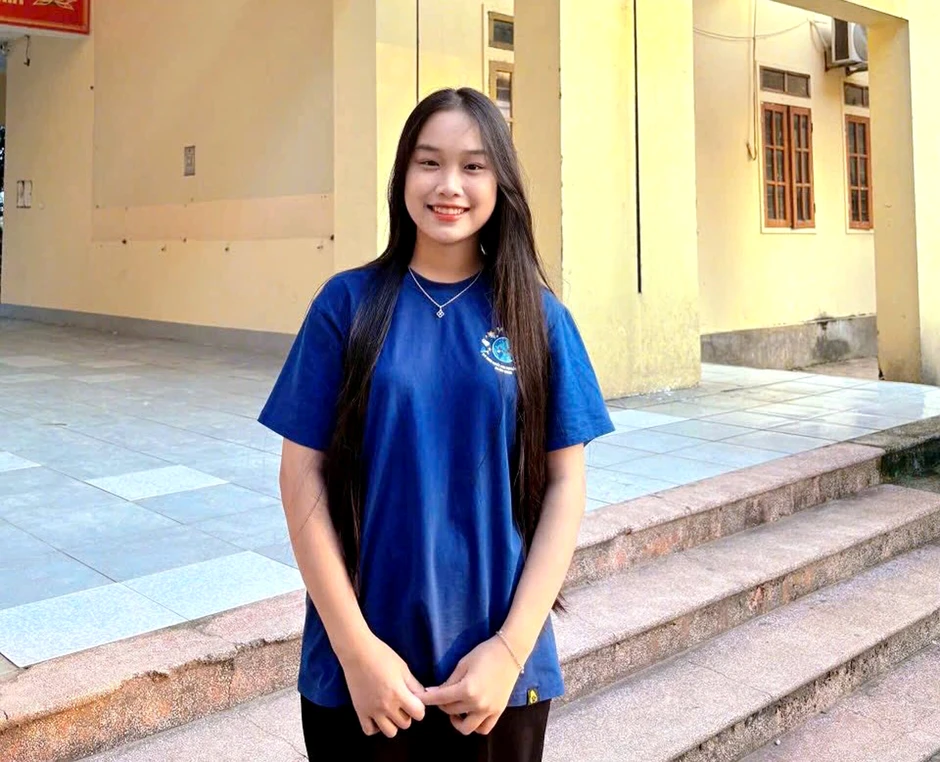 Giấc mơ khoác lên mình màu áo Công an của nữ sinh nghèo trường chuyên