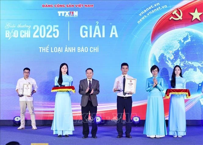 Giải Báo chí TTXVN 2025: Khơi dậy tinh thần dấn thân, khát vọng đổi mới trong kỷ nguyên số Giải Báo chí TTXVN 2025: Khơi dậy tinh thần dấn thân, khát vọng đổi mới trong kỷ nguyên số
