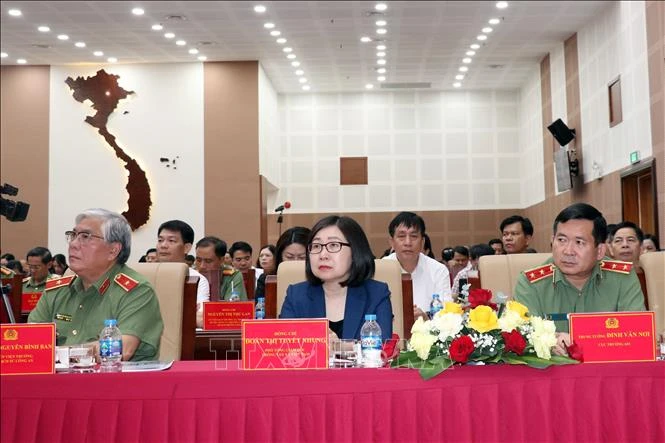 Giải thưởng toàn quốc về thông tin đối ngoại lần thứ XII đặt ra ba yêu cầu đột phá Giải thưởng toàn quốc về thông tin đối ngoại lần thứ XII đặt ra ba yêu cầu đột phá