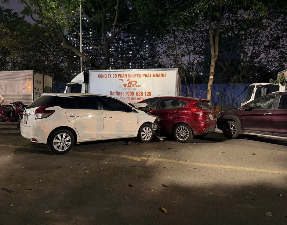 Giám đốc Công an Hà Nội chỉ đạo điều tra vụ tài xế say rượu tông liên hoàn Giám đốc Công an Hà Nội chỉ đạo điều tra vụ tài xế say rượu tông liên hoàn