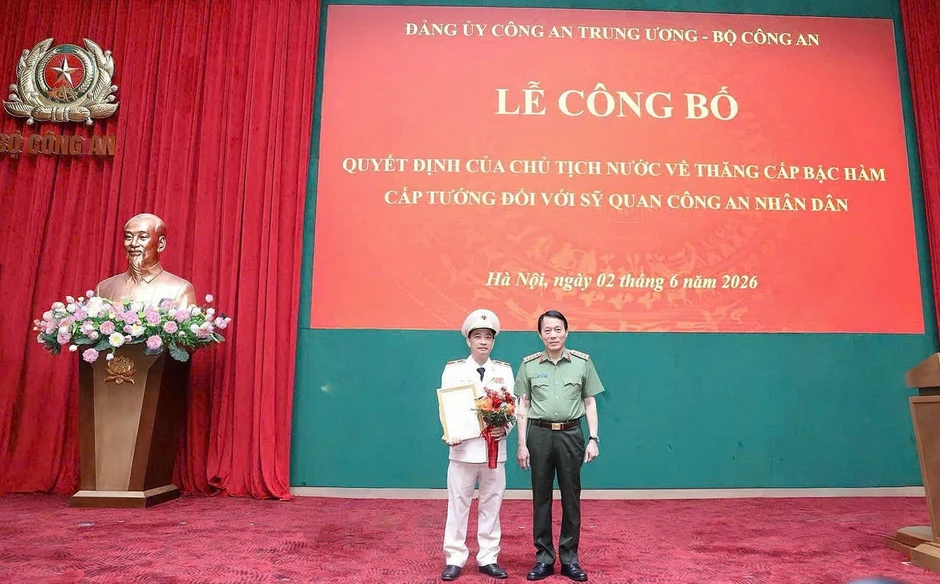 Giám đốc Công an Sơn La Nguyễn Minh Tuấn được thăng cấp bậc hàm Thiếu tướng Giám đốc Công an Sơn La Nguyễn Minh Tuấn được thăng cấp bậc hàm Thiếu tướng