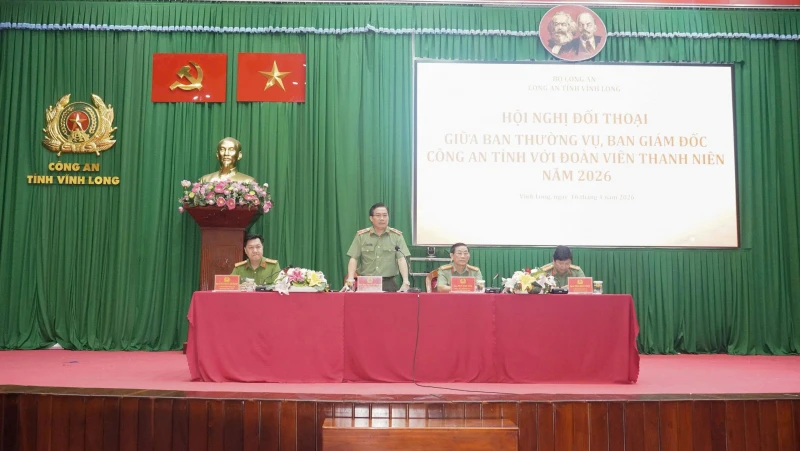 Giám đốc Công an tỉnh Vĩnh Long đối thoại với đoàn viên thanh niên Giám đốc Công an tỉnh Vĩnh Long đối thoại với đoàn viên thanh niên