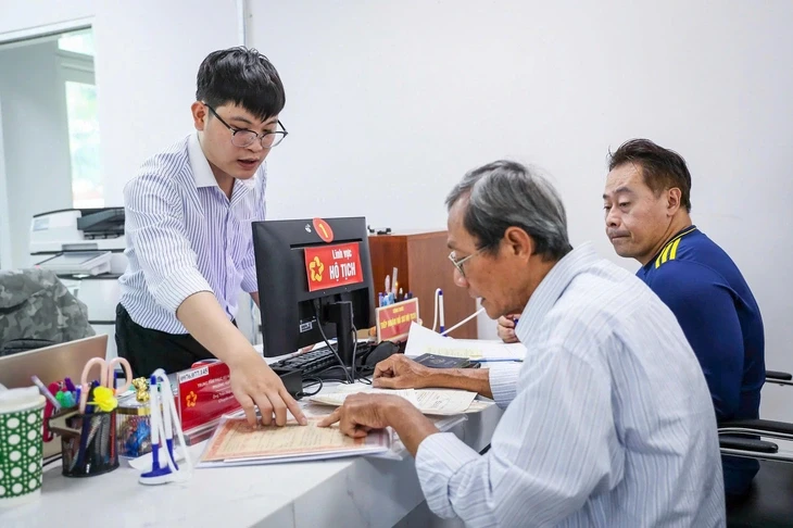 Giám đốc sở của TP.HCM được chọn người giỏi vào công chức, không thi tuyển: Luật cần sớm phân quyền!