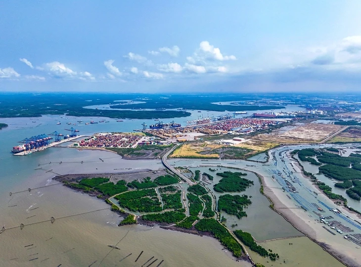Giám đốc sở của TP.HCM được chọn người giỏi vào công chức, không thi tuyển: Luật cần sớm phân quyền!