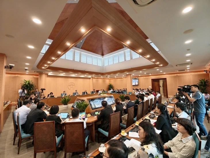 Giám đốc Sở Quy hoạch - Kiến trúc: Hà Nội di dời 860.000 dân ra khỏi nội đô là 'không chính xác' Giám đốc Sở Quy hoạch - Kiến trúc: Hà Nội di dời 860.000 dân ra khỏi nội đô là 'không chính xác'