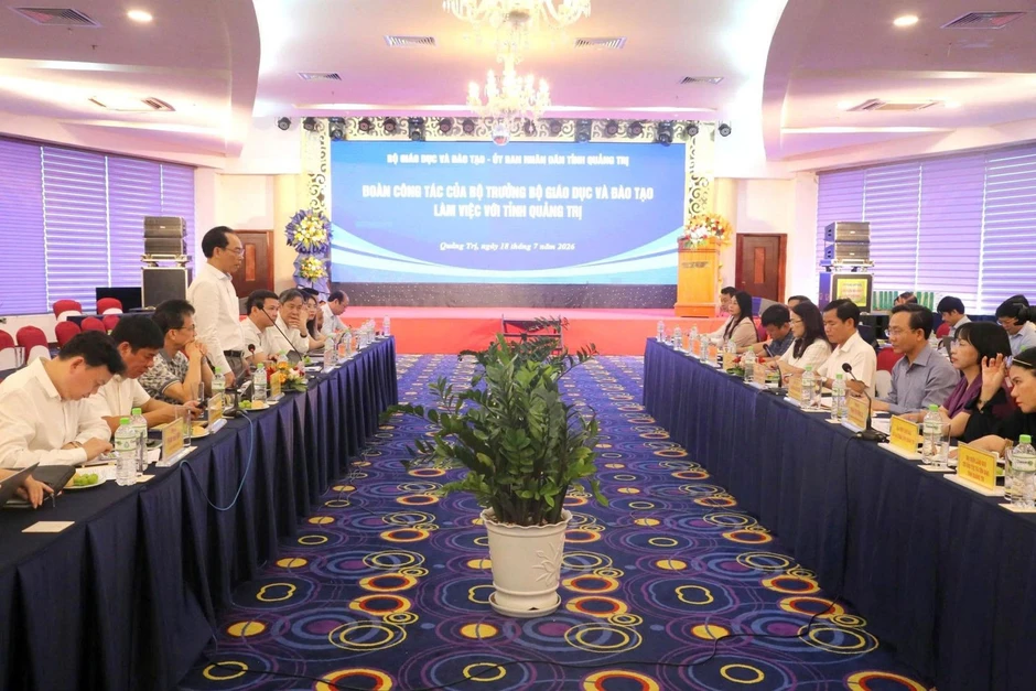 Gian lận thi Quảng Trị 2026: Bộ trưởng Bộ GD&ĐT Hoàng Minh Sơn làm việc với UBND tỉnh Gian lận thi Quảng Trị 2026: Bộ trưởng Bộ GD&ĐT Hoàng Minh Sơn làm việc với UBND tỉnh