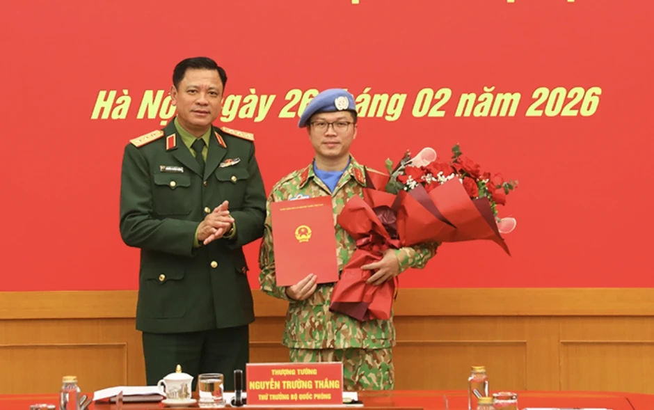 Giảng viên Học viện Quốc phòng nhận nhiệm vụ gìn giữ hòa bình ở Trung Phi Giảng viên Học viện Quốc phòng nhận nhiệm vụ gìn giữ hòa bình ở Trung Phi