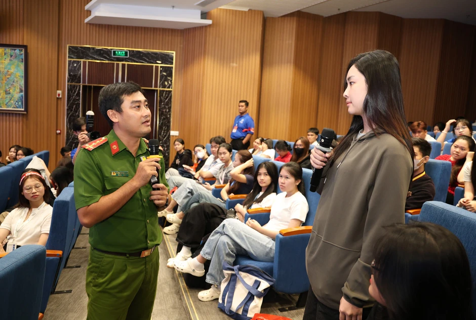 Giao dịch ngân hàng qua mạng: Kẻ lừa đảo tinh vi, nạn nhân ngợp về khoản lợi 'từ trên trời rơi xuống' Giao dịch ngân hàng qua mạng: Kẻ lừa đảo tinh vi, nạn nhân ngợp về khoản lợi 'từ trên trời rơi xuống'