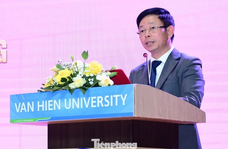 Giao dịch ngân hàng qua mạng: Kẻ lừa đảo tinh vi, nạn nhân ngợp về khoản lợi 'từ trên trời rơi xuống' Giao dịch ngân hàng qua mạng: Kẻ lừa đảo tinh vi, nạn nhân ngợp về khoản lợi 'từ trên trời rơi xuống'
