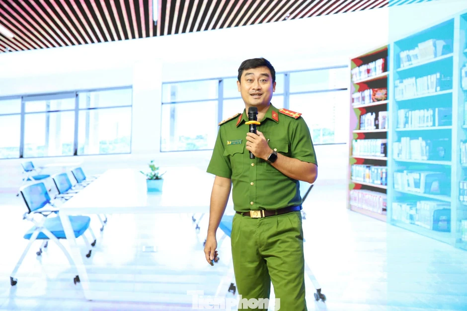 Giao dịch ngân hàng qua mạng: Kẻ lừa đảo tinh vi, nạn nhân ngợp về khoản lợi 'từ trên trời rơi xuống' Giao dịch ngân hàng qua mạng: Kẻ lừa đảo tinh vi, nạn nhân ngợp về khoản lợi 'từ trên trời rơi xuống'