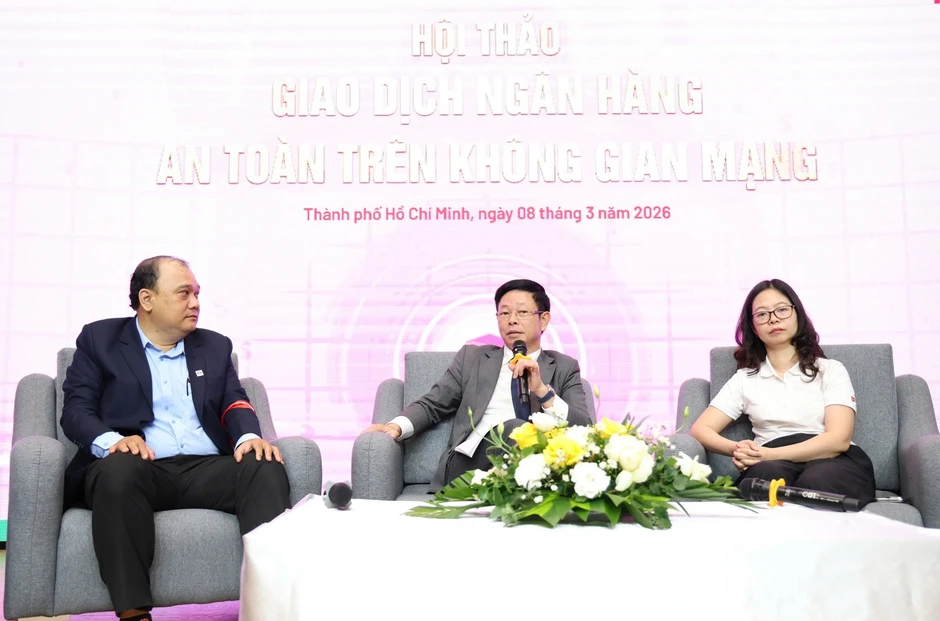 Giao dịch ngân hàng qua mạng: Kẻ lừa đảo tinh vi, nạn nhân ngợp về khoản lợi 'từ trên trời rơi xuống' Giao dịch ngân hàng qua mạng: Kẻ lừa đảo tinh vi, nạn nhân ngợp về khoản lợi 'từ trên trời rơi xuống'