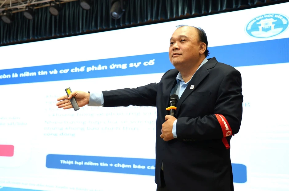Giao dịch ngân hàng qua mạng: Kẻ lừa đảo tinh vi, nạn nhân ngợp về khoản lợi 'từ trên trời rơi xuống' Giao dịch ngân hàng qua mạng: Kẻ lừa đảo tinh vi, nạn nhân ngợp về khoản lợi 'từ trên trời rơi xuống'