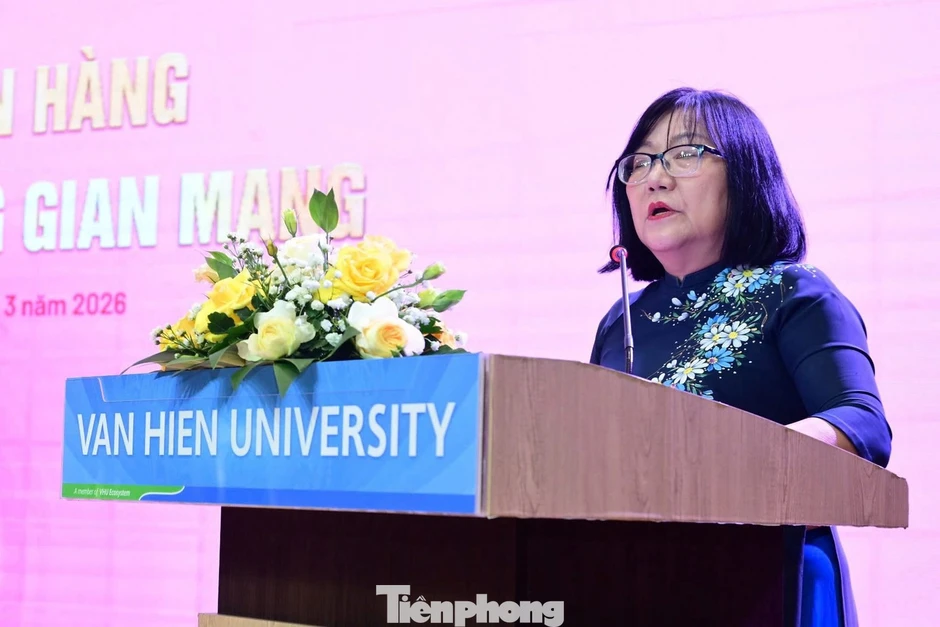 Giao dịch ngân hàng qua mạng: Kẻ lừa đảo tinh vi, nạn nhân ngợp về khoản lợi 'từ trên trời rơi xuống' Giao dịch ngân hàng qua mạng: Kẻ lừa đảo tinh vi, nạn nhân ngợp về khoản lợi 'từ trên trời rơi xuống'