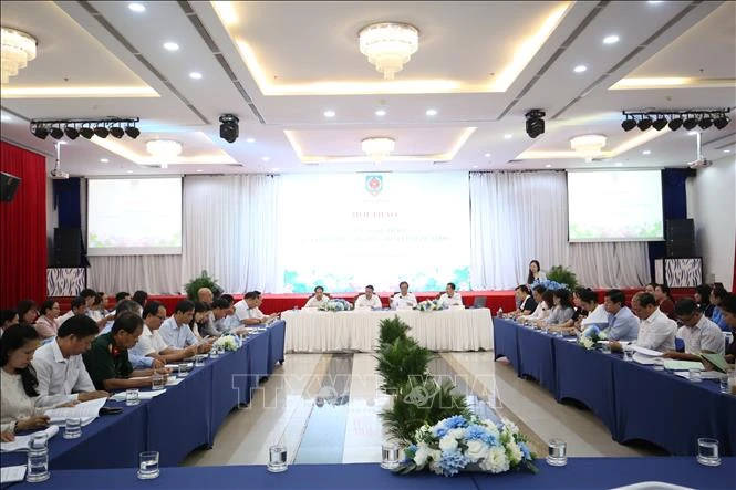 Giáo dục pháp luật gắn với yêu cầu kiến tạo phát triển và chuyển đổi số Giáo dục pháp luật gắn với yêu cầu kiến tạo phát triển và chuyển đổi số