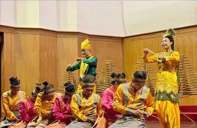 Giao lưu văn nghệ thắt chặt quan hệ nhân dân Thành phố Hồ Chí Minh và Indonesia Giao lưu văn nghệ thắt chặt quan hệ nhân dân Thành phố Hồ Chí Minh và Indonesia
