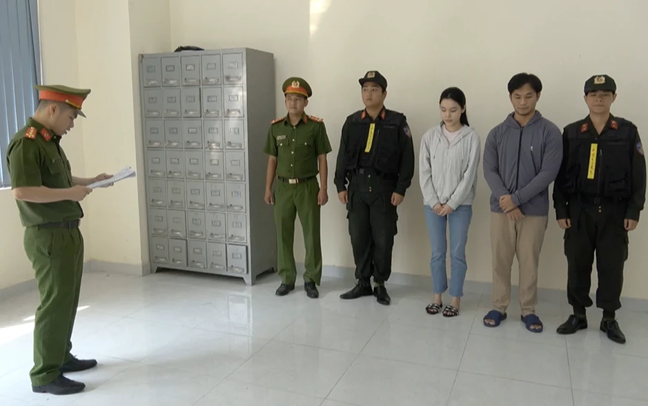 Giật mình trước các vụ đột kích lò sản xuất mì trộn chất cấm Giật mình trước các vụ đột kích lò sản xuất mì trộn chất cấm