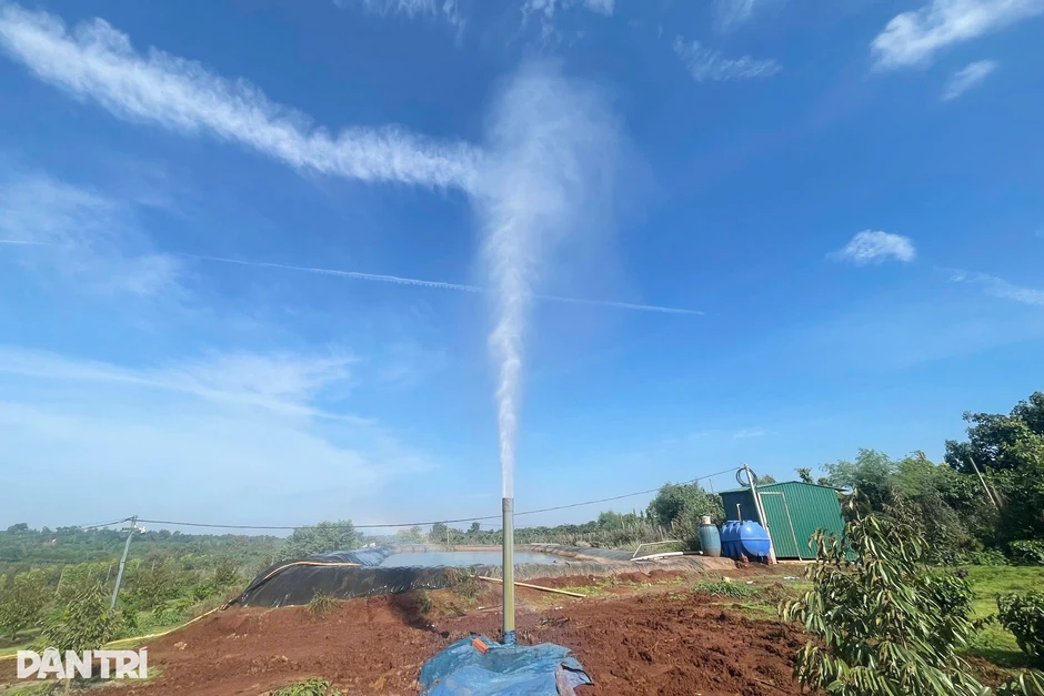 Giếng khoan phun cột khí và nước như vòi rồng: Hơn nửa tháng chưa hạ áp lực Giếng khoan phun cột khí và nước như vòi rồng: Hơn nửa tháng chưa hạ áp lực