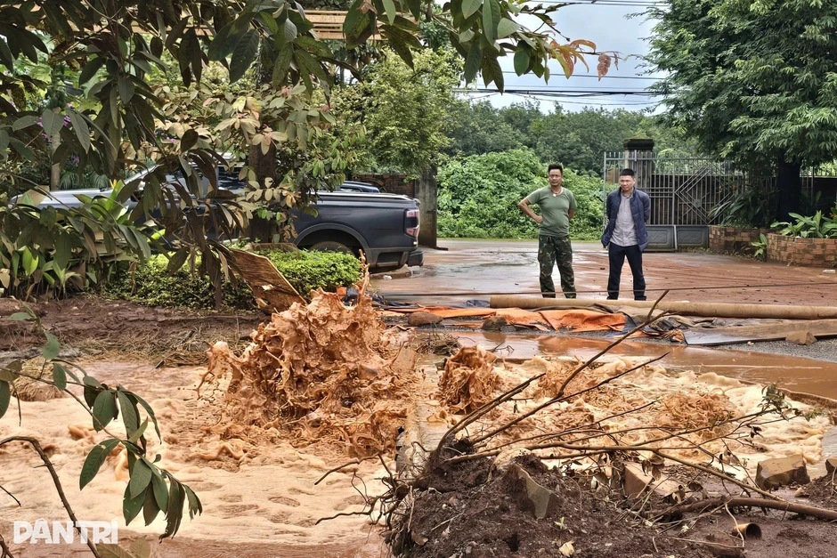 Giếng khoan phun cột nước và khí: Miệng giếng xói lở rộng gấp đôi Giếng khoan phun cột nước và khí: Miệng giếng xói lở rộng gấp đôi