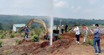 Giếng phun khí và nước như vòi rồng: Đề xuất tận thu khí C02