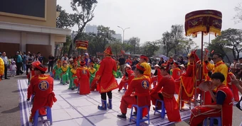 Gìn giữ bản sắc và nâng chất văn minh lễ hội Tết