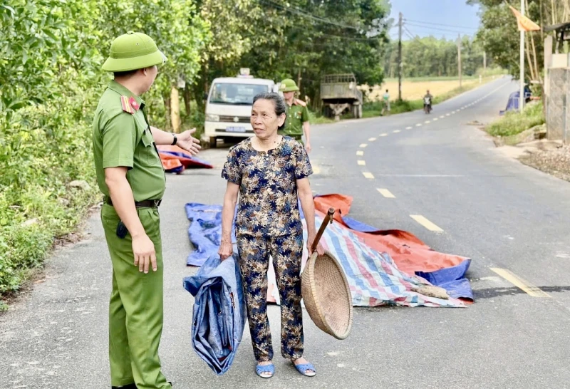 Giữ bình yên từ những con đường quê ở vùng “đất lửa” Giữ bình yên từ những con đường quê ở vùng “đất lửa”