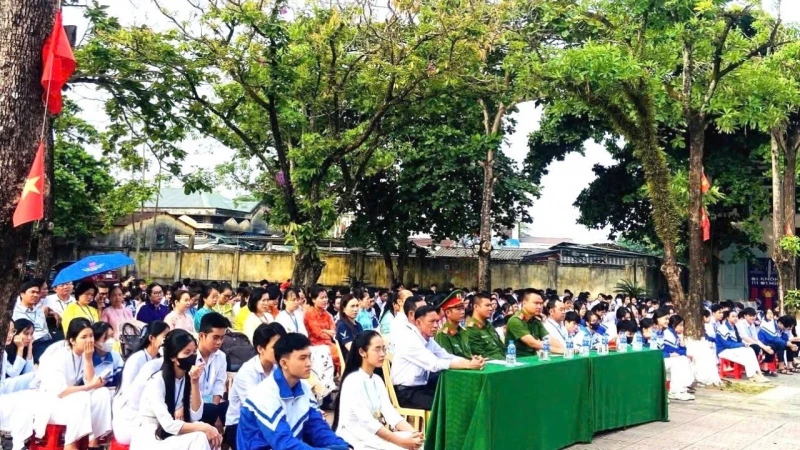 Giữ bình yên từ những con đường quê ở vùng “đất lửa” Giữ bình yên từ những con đường quê ở vùng “đất lửa”