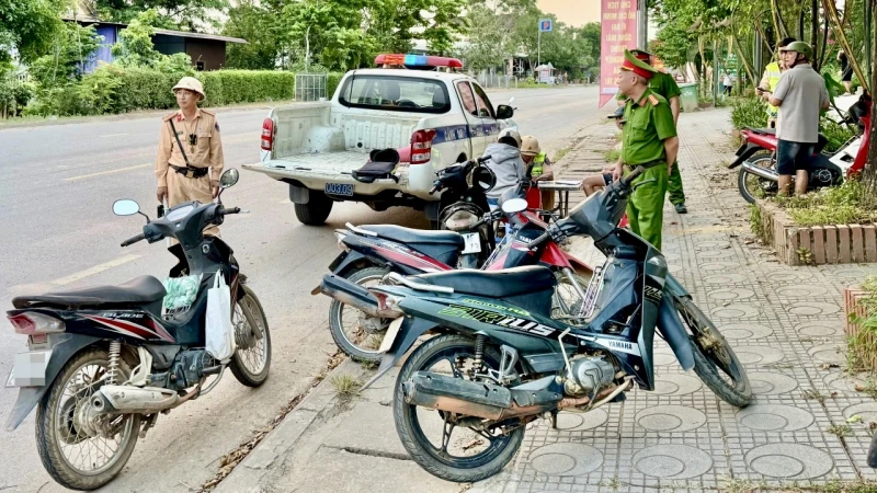Giữ bình yên từ những con đường quê ở vùng “đất lửa” Giữ bình yên từ những con đường quê ở vùng “đất lửa”