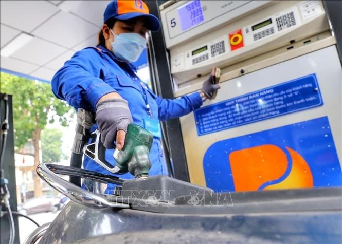 Giữ giá xăng dầu ổn định, tránh hiệu ứng 'domino' lên giá hàng hóa Giữ giá xăng dầu ổn định, tránh hiệu ứng 'domino' lên giá hàng hóa