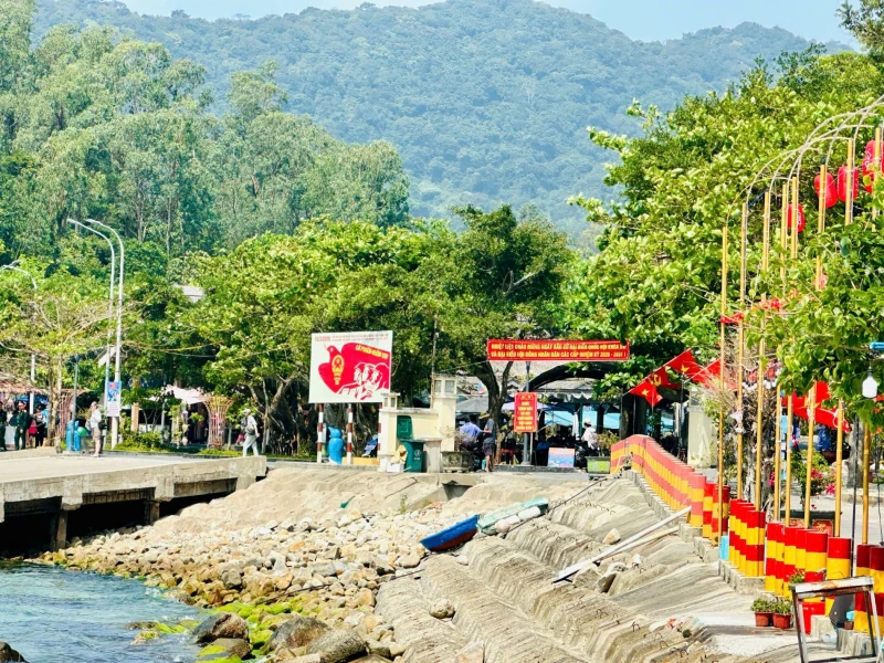 Giữ vững bình yên nơi đầu sóng, sẵn sàng cho “Ngày hội non sông” Giữ vững bình yên nơi đầu sóng, sẵn sàng cho “Ngày hội non sông”