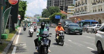 Giữa mùa mưa, nắng nóng bao trùm cả nước