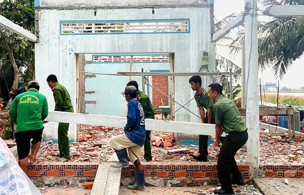 Góp sức trẻ dựng xây mái ấm nghĩa tình tặng đồng bào khó khăn Góp sức trẻ dựng xây mái ấm nghĩa tình tặng đồng bào khó khăn