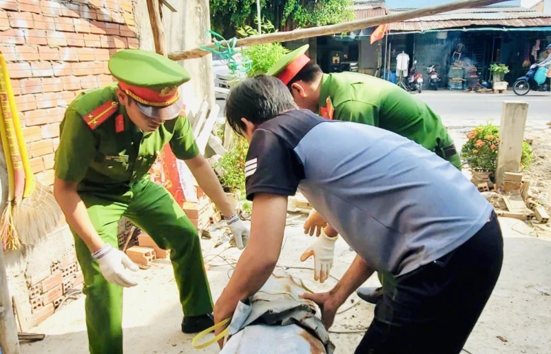 Góp sức trẻ dựng xây mái ấm nghĩa tình tặng đồng bào khó khăn Góp sức trẻ dựng xây mái ấm nghĩa tình tặng đồng bào khó khăn