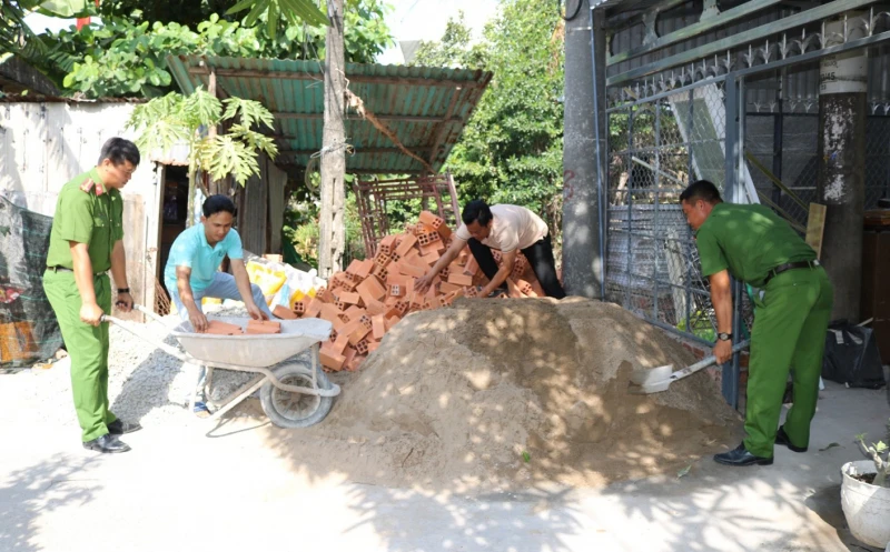 Góp sức trẻ dựng xây mái ấm nghĩa tình tặng đồng bào khó khăn Góp sức trẻ dựng xây mái ấm nghĩa tình tặng đồng bào khó khăn