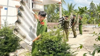 Góp sức trẻ dựng xây mái ấm nghĩa tình tặng đồng bào khó khăn