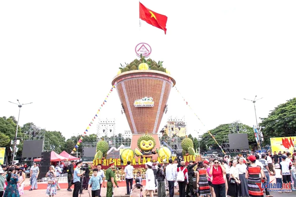 Gùi khổng lồ của đồng bào các dân tộc Tây Nguyên hút du khách Gùi khổng lồ của đồng bào các dân tộc Tây Nguyên hút du khách