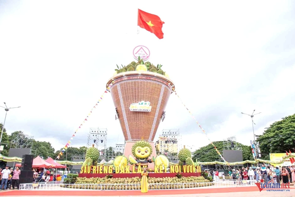 Gùi khổng lồ của đồng bào các dân tộc Tây Nguyên hút du khách Gùi khổng lồ của đồng bào các dân tộc Tây Nguyên hút du khách