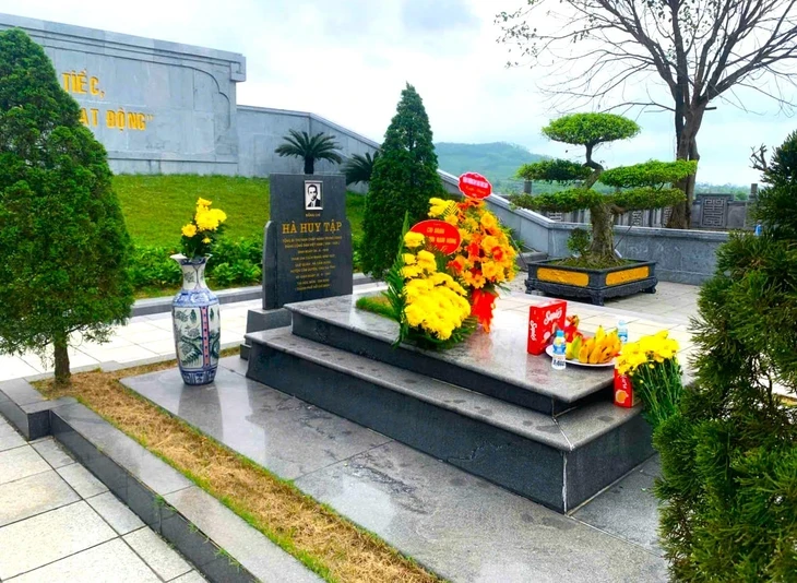 Hà Huy Tập - Người cộng sản kiên trung, người con ưu tú của dân tộc Hà Huy Tập - Người cộng sản kiên trung, người con ưu tú của dân tộc