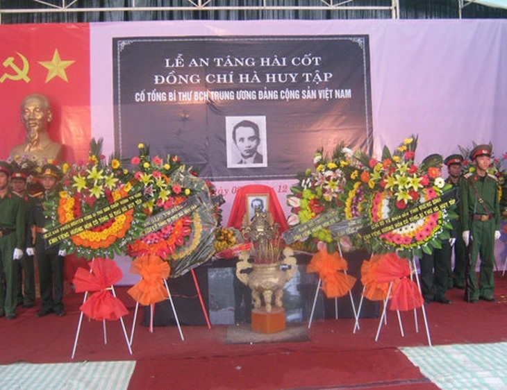 Hà Huy Tập - Người cộng sản kiên trung, người con ưu tú của dân tộc Hà Huy Tập - Người cộng sản kiên trung, người con ưu tú của dân tộc