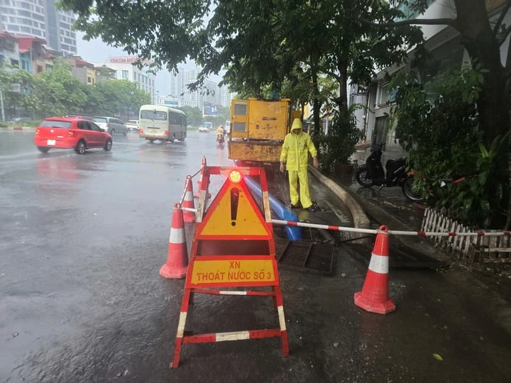 Hà Nội: 10 dự án chống ngập phát huy hiệu quả, các điểm ngập rút nước nhanh hơn Hà Nội: 10 dự án chống ngập phát huy hiệu quả, các điểm ngập rút nước nhanh hơn