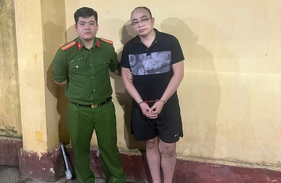 Hà Nội: Bắt giám đốc công ty sinh năm 1995 và 17 nhân viên Hà Nội: Bắt giám đốc công ty sinh năm 1995 và 17 nhân viên