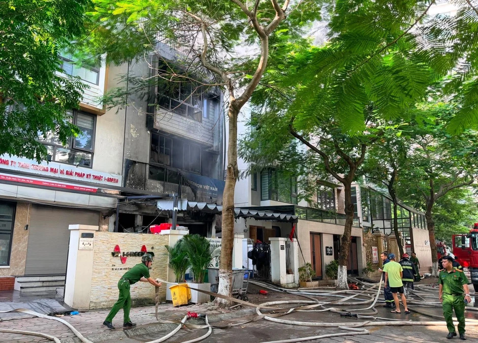 Hà Nội: Cháy nhà liền kề ở khu đô thị Hà Nội: Cháy nhà liền kề ở khu đô thị