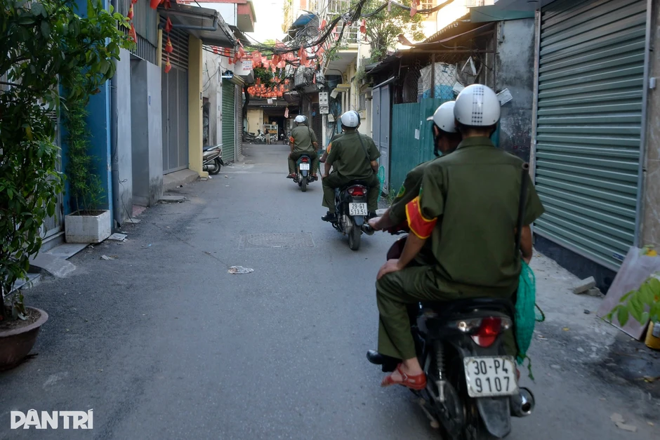 Hà Nội: Chủ liên tục “xin”, tổ bắt chó thả rông vẫn kiên quyết xử lý Hà Nội: Chủ liên tục “xin”, tổ bắt chó thả rông vẫn kiên quyết xử lý