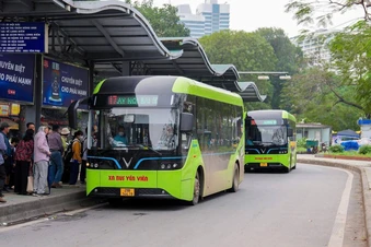 Hà Nội chưa có chủ trương miễn phí xe buýt cho tất cả người dân