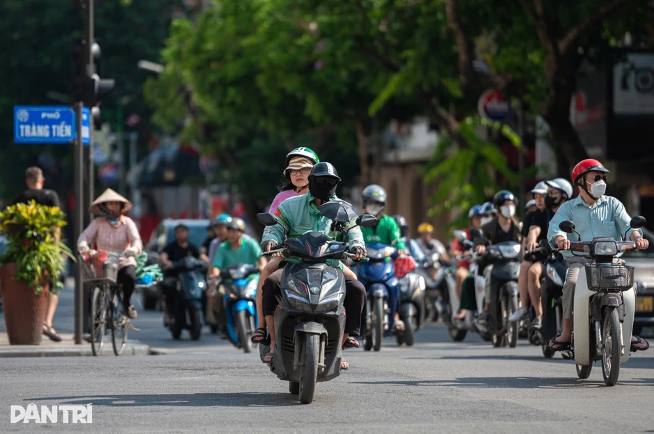 Hà Nội chưa xem xét nghị quyết về cấm xe máy xăng trong vùng phát thải thấp Hà Nội chưa xem xét nghị quyết về cấm xe máy xăng trong vùng phát thải thấp