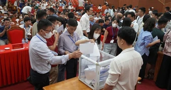 Hà Nội có những “nhà” cả trăm người chuyên đi đấu giá đất