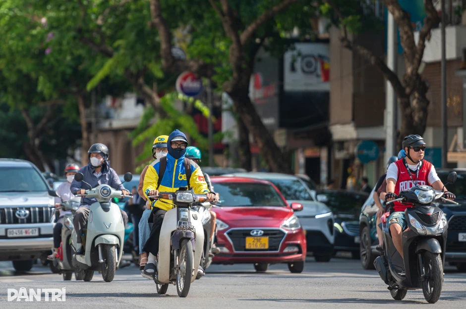 Hà Nội công bố mức hỗ trợ dự kiến để chuyển đổi xe máy xăng sang xe điện Hà Nội công bố mức hỗ trợ dự kiến để chuyển đổi xe máy xăng sang xe điện