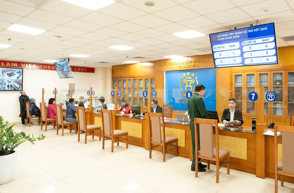 Hà Nội: Cụ bà gần 100 tuổi, sức khỏe yếu bị bắt buộc đến phường làm thủ tục hành chính Hà Nội: Cụ bà gần 100 tuổi, sức khỏe yếu bị bắt buộc đến phường làm thủ tục hành chính